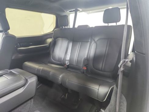 Used 2022 Jeep Grand Wagoneer Series II AWD/4WD image 36