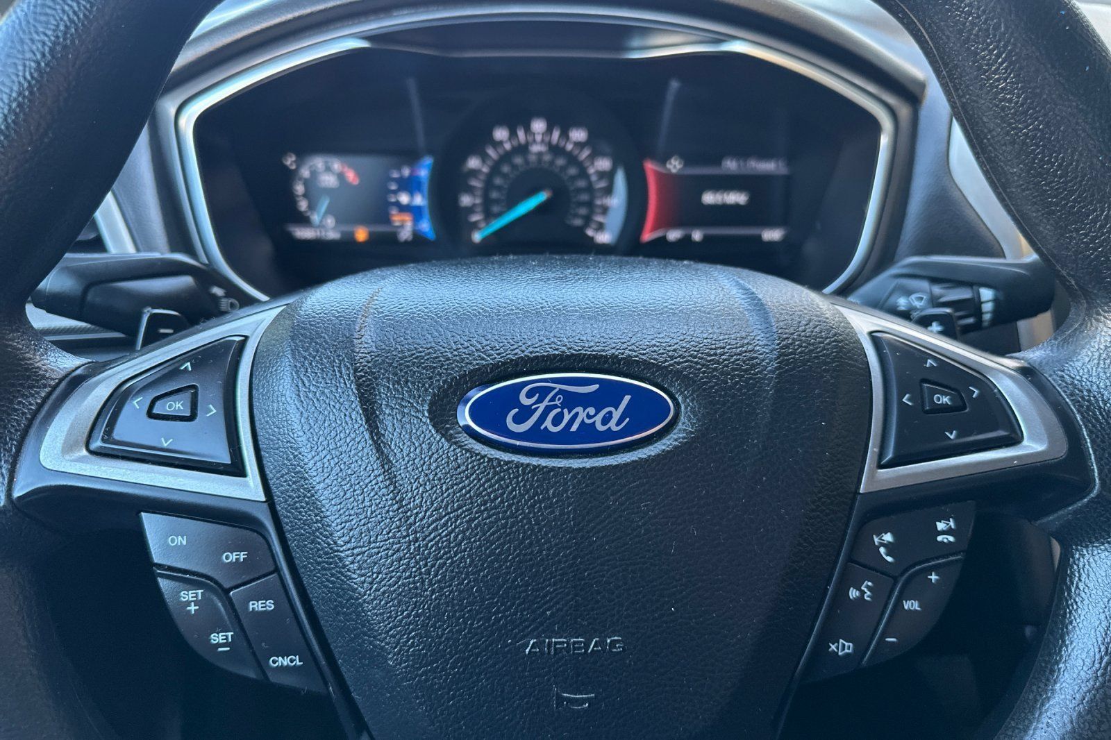 Used 2017 Ford Fusion SE w/ Fusion SE Technology Package FWD image 27