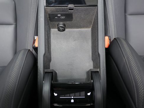 Used 2025 Volvo XC90 T8 Plus w/ Protection Package Premier AWD/4WD image 42