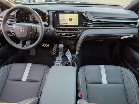 Used 2026 Toyota Camry SE image 4