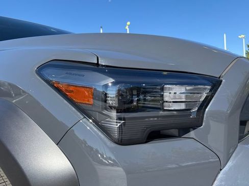 Used 2025 Toyota 4Runner SR5 AWD/4WD image 31