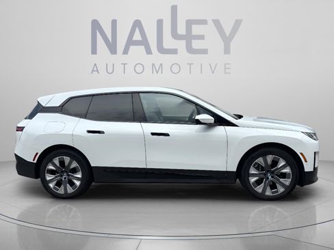 Used 2025 BMW iX xDrive50 w/ Premium Package AWD/4WD image 7