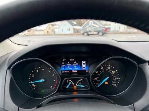 Used 2017 Ford Focus SE w/ Cold Weather Package image 10