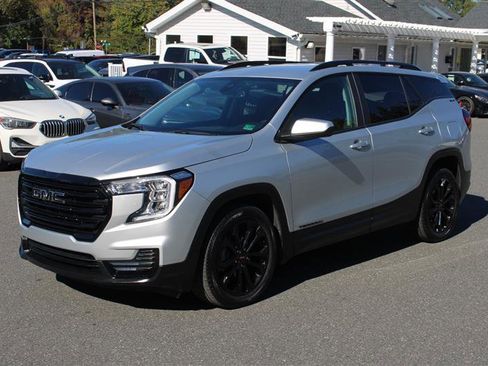 Used 2022 GMC Terrain SLE w/ Driver Convenience Package image 4