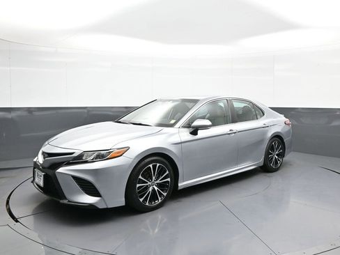 Certified 2020 Toyota Camry SE w/ Cold Weather Package AWD/4WD image 10