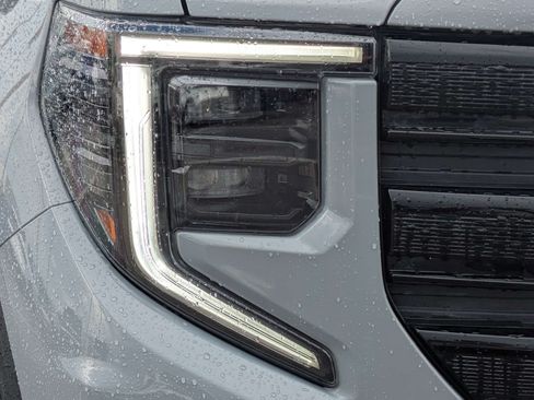 Used 2024 GMC Sierra 1500 Elevation AWD/4WD image 9