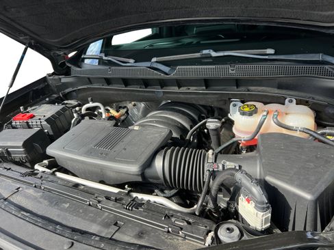 Used 2022 Chevrolet Suburban RST w/ Sport Performance Package image 15