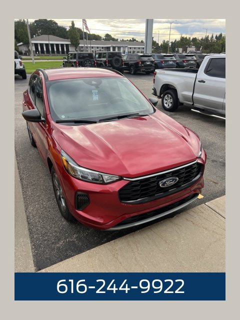 Used 2024 Ford Escape ST-Line w/ Tech Pack #1 AWD/4WD image 1