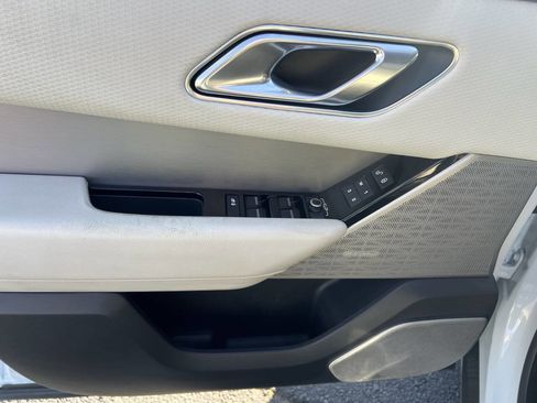 Used 2018 Land Rover Range Rover Velar R-Dynamic SE image 29