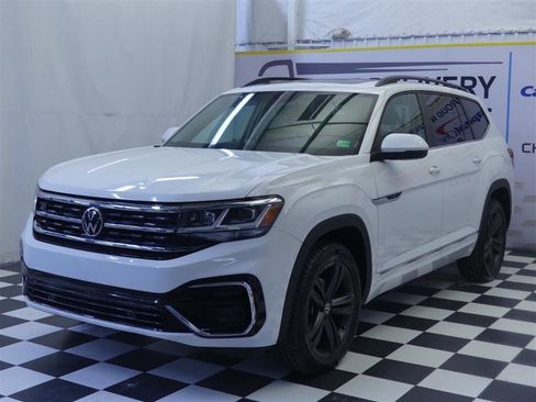 Used 2021 Volkswagen Atlas SE w/ Panoramic Sunroof Package image 3