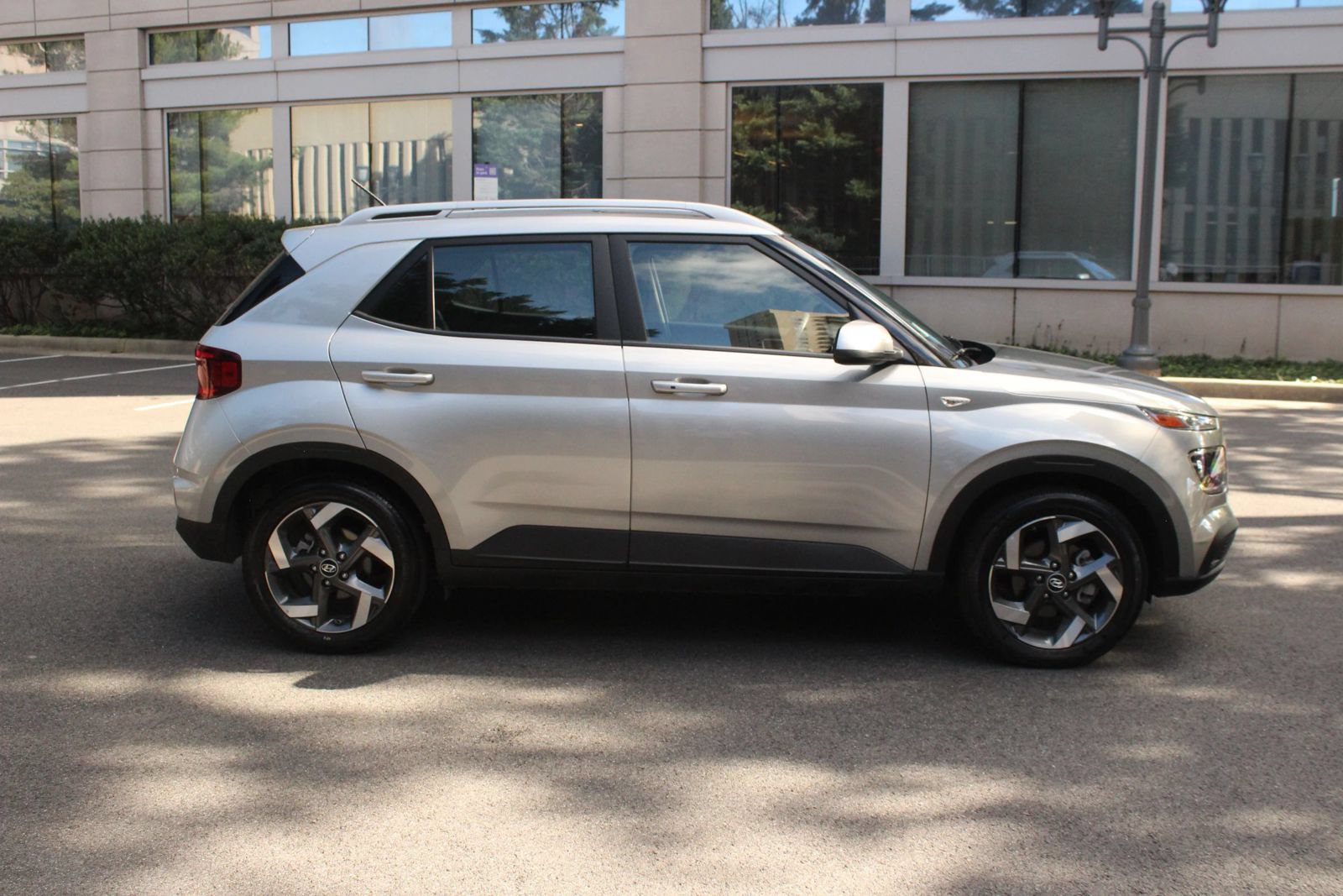 Used 2026 Hyundai Venue SEL FWD image 6