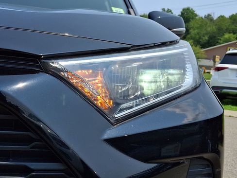 Used 2020 Toyota RAV4 XLE Premium AWD/4WD image 10