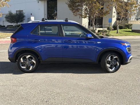 Certified 2024 Hyundai Venue Limited image 3