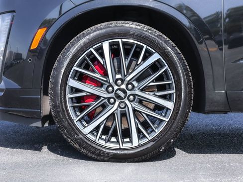 Used 2023 Cadillac XT6 Sport w/ Technology Package AWD/4WD image 18