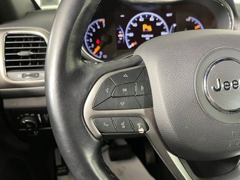 Used 2020 Jeep Grand Cherokee Laredo AWD/4WD image 18