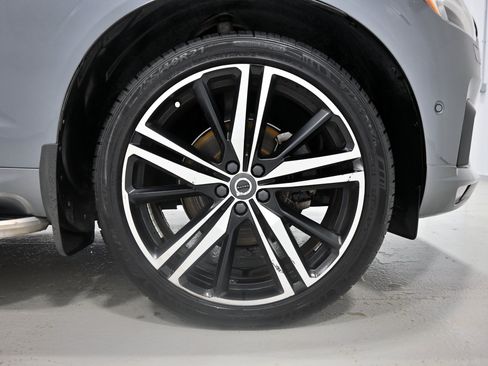 Used 2019 Volvo XC60 T5 R-Design w/ Protection Package Premier AWD/4WD image 40