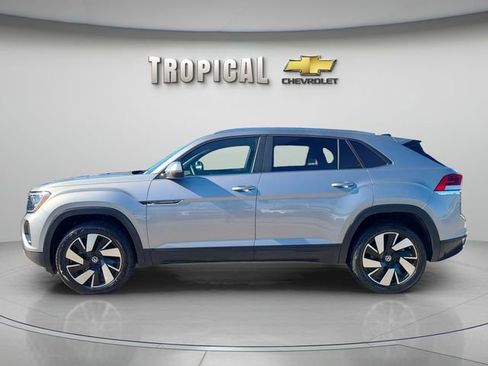 Used 2024 Volkswagen Atlas Cross Sport SE image 2