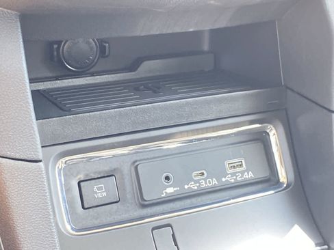 Used 2025 Subaru Ascent Bronze Edition image 31