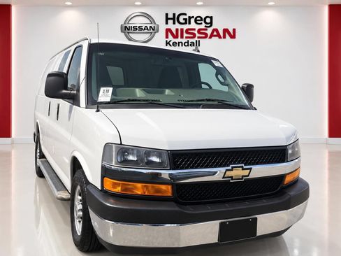 Used 2019 Chevrolet Express 2500 w/ Driver Convenience Package RWD image 4