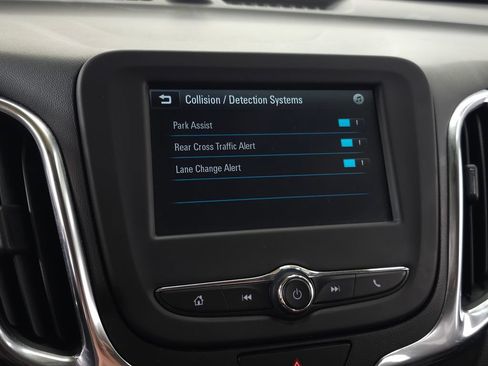 Used 2018 Chevrolet Equinox LT FWD image 20