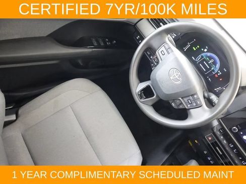 Used 2025 Toyota Camry LE FWD image 17
