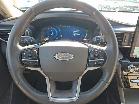 Certified 2021 Ford Explorer Platinum w/ Premium Technology Package image 27