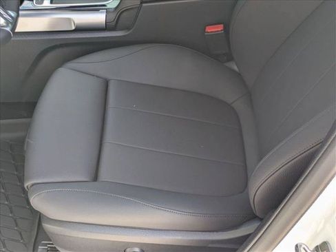 Used 2026 Mercedes-Benz GLB 250 image 4