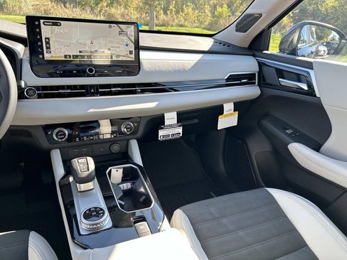 Used 2025 Mitsubishi Outlander SE image 17