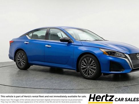 Used 2025 Nissan Altima 2.5 SV image 1