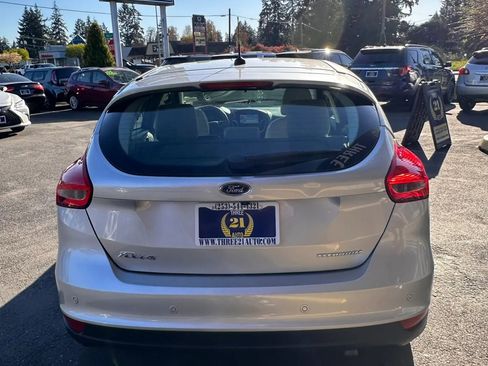 Used 2018 Ford Focus Titanium FWD image 5