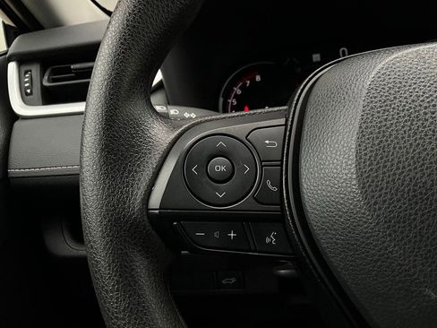 Used 2025 Toyota RAV4 XLE image 34