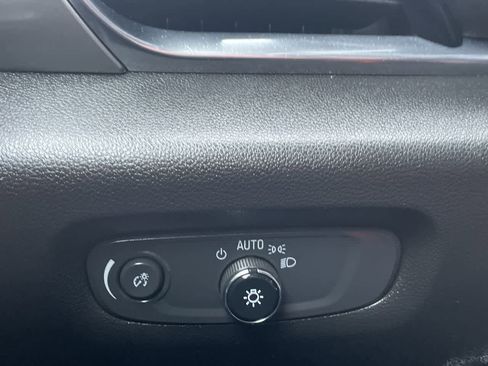 Used 2023 Chevrolet Traverse LT image 29