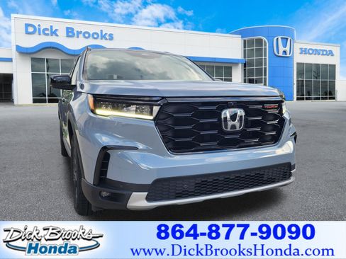 Certified 2024 Honda Pilot TrailSport image 1
