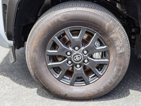 Certified 2025 Toyota 4Runner SR5 AWD/4WD image 9