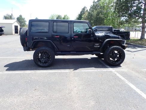 Used 2018 Jeep Wrangler Unlimited Sahara AWD/4WD image 5