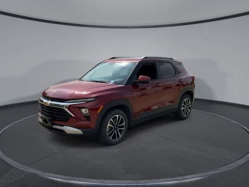 Used 2025 Chevrolet TrailBlazer LT FWD image 4