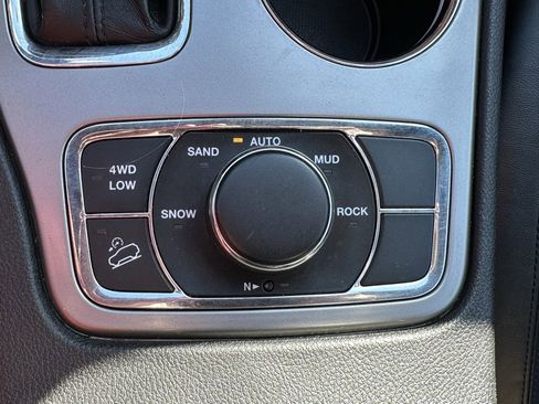 Used 2022 Jeep Grand Cherokee Laredo X image 27