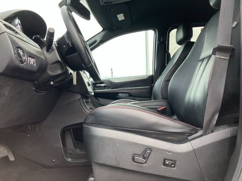 Used 2019 Dodge Grand Caravan GT w/ Safety Sphere Group FWD image 25