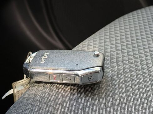 Used 2025 Kia Soul LX w/ LX Technology Package FWD image 21