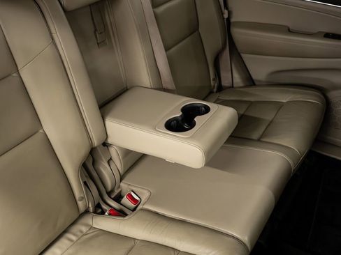 Used 2018 Jeep Grand Cherokee Limited image 35