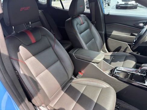 Used 2024 Chevrolet Trax RS w/ Sunroof Package FWD image 33