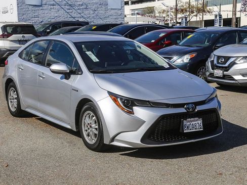 Used 2021 Toyota Corolla LE FWD image 3