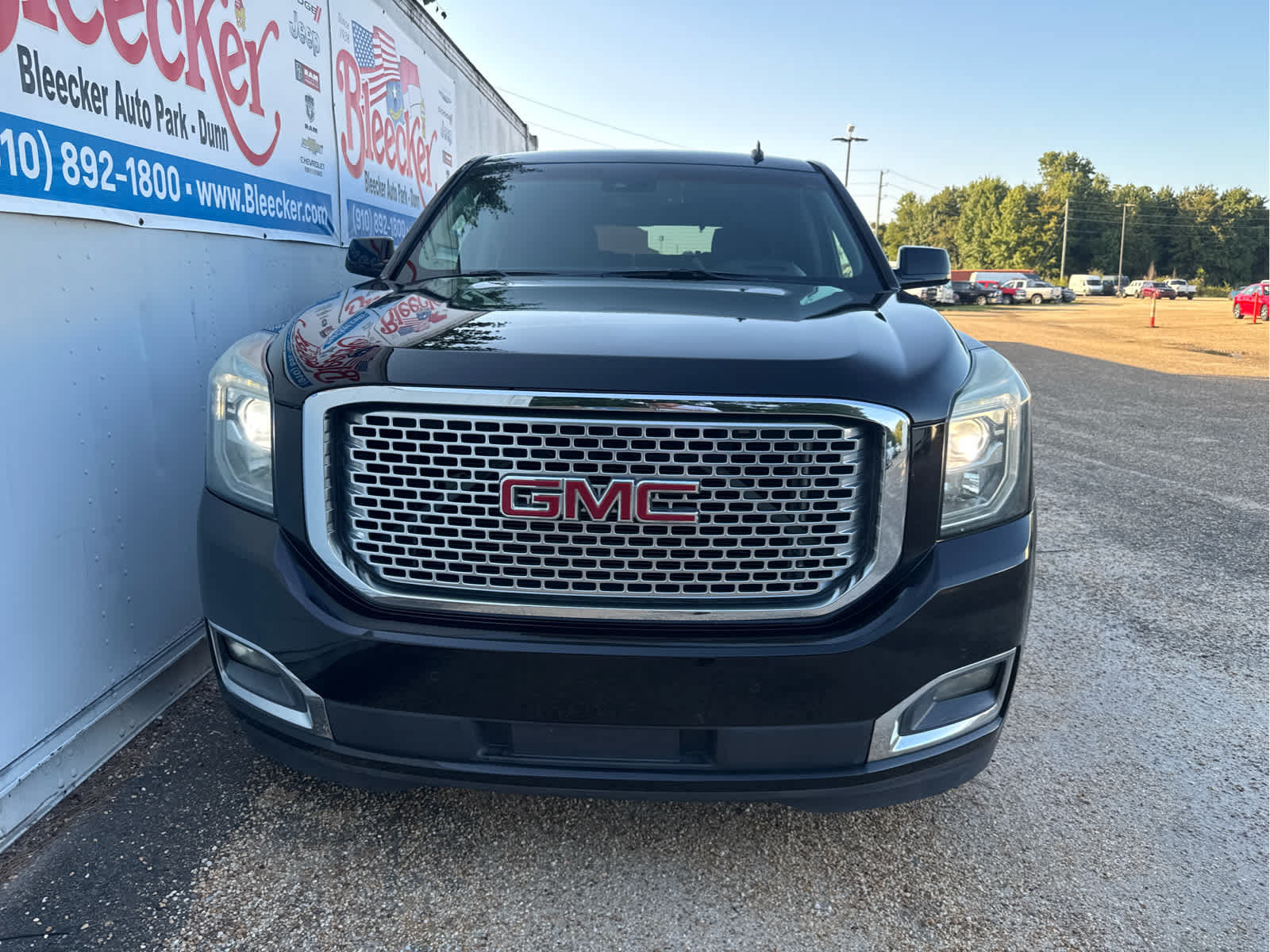 Used 2015 GMC Yukon Denali w/ Touring Package AWD/4WD image 5