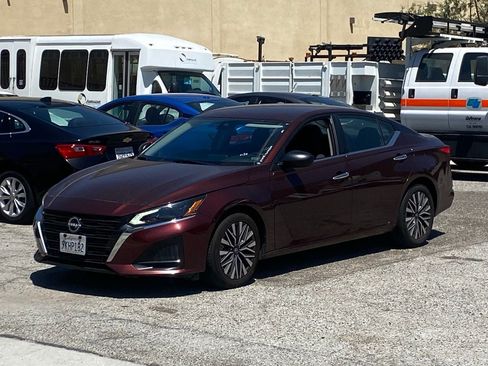 Certified 2024 Nissan Altima 2.5 SV FWD image 2