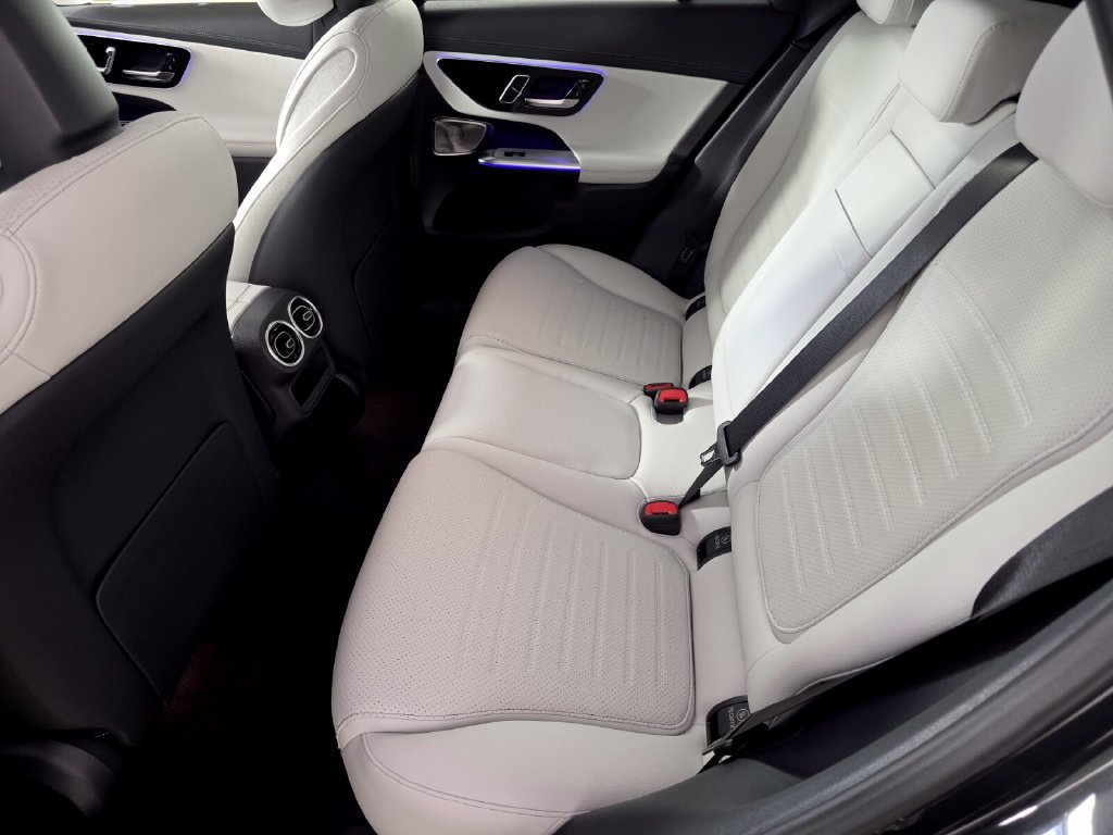 New 2026 Mercedes-Benz GLC 300 image 11