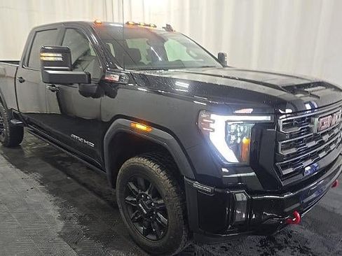 Used 2024 GMC Sierra 2500 AT4 w/ Technology Package AWD/4WD image 2