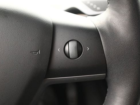 Used 2021 Tesla Model Y 2WD image 19