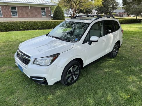 Used 2017 Subaru Forester 2.5i Premium w/ All-Weather Package AWD/4WD image 2