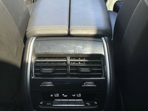 Used 2022 BMW X7 xDrive40i w/ M Sport Package image 27