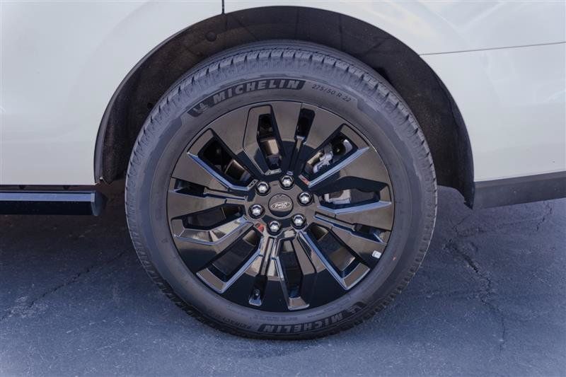 Used 2025 Ford Expedition Platinum w/ Stealth Appearance Package AWD/4WD image 47